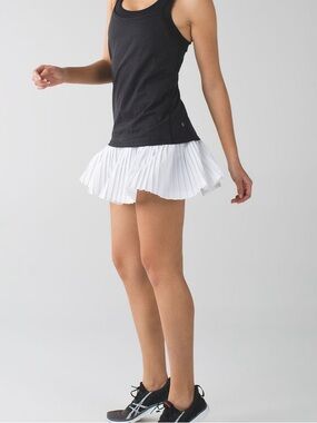 Lululemon Pleat To Street Skirt II
White / Heathered Slate 10